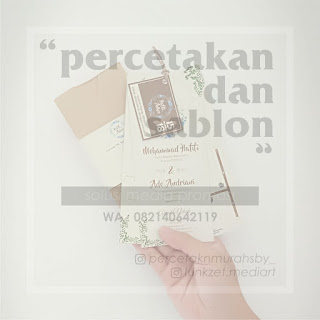 undangan model rustic /2018/12/contoh-undangan-pernikahan-simple-elegan-murah-082140642119.html