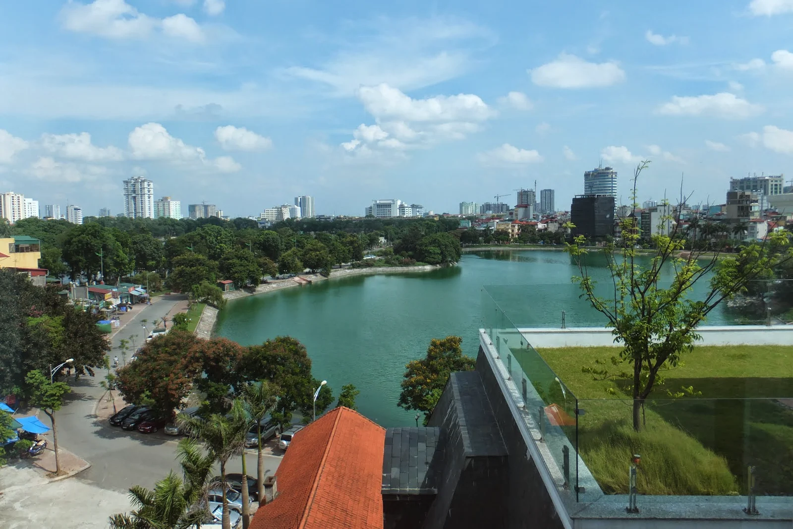 lake-side-view 湖のほとり