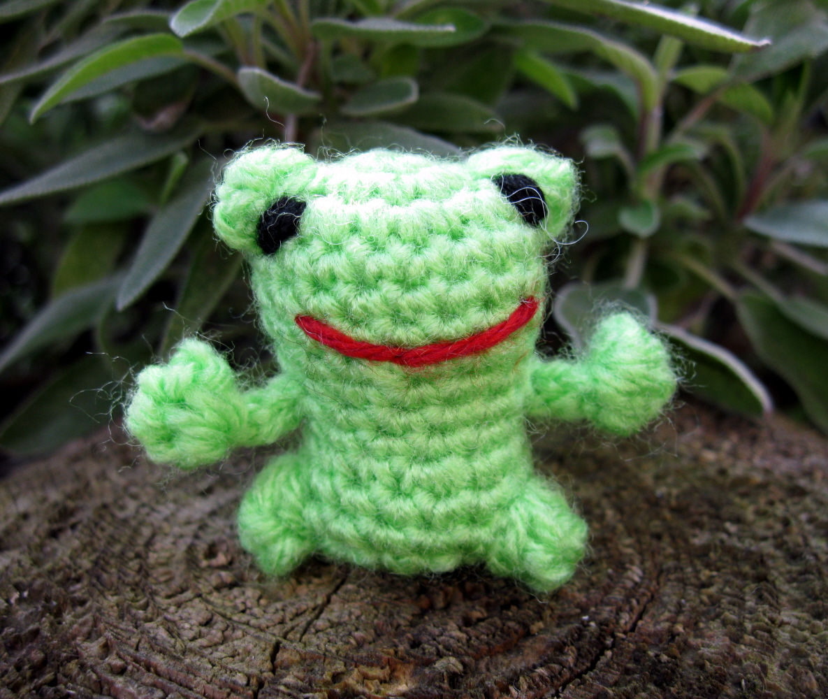 LucyRavenscar - Crochet Creatures: Mini Frog - Free Amigurumi Pattern
