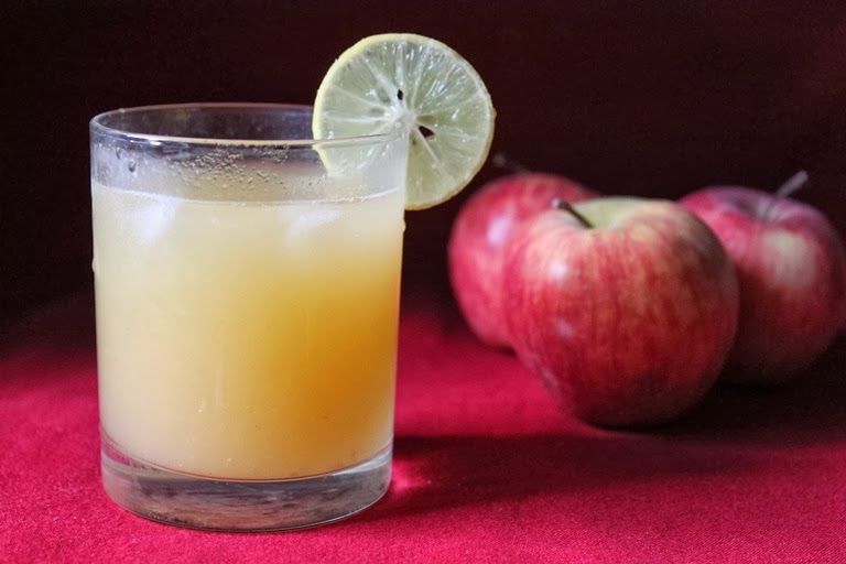 Homemade Apple Juice / Apple Juice / Fresh Apple Juice Recipe Yummy Tummy