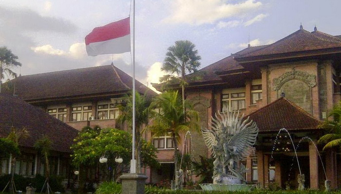 Merah Putih Berkibar Penuh & Setengah Tiang di Bali