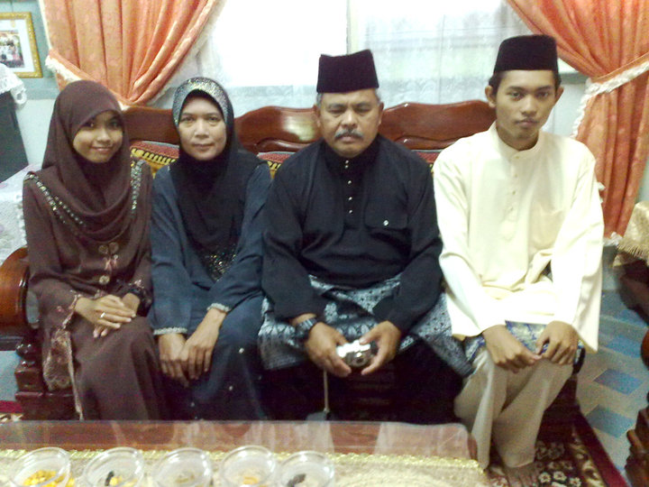 ema's HOME: Keluarga tercinta..