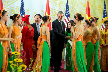 Anh Viet Nam don Obama trang trong va nong hau len fanpage Nha Trang - Anh 8