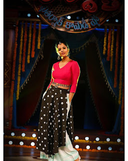Television Actress Anasuya Bharadwaj In Sleeveless Yellow Saree Navel Queens Television Actress Anasuya Bharadwaj In Sleeveless Yellow Saree Navel Queens
