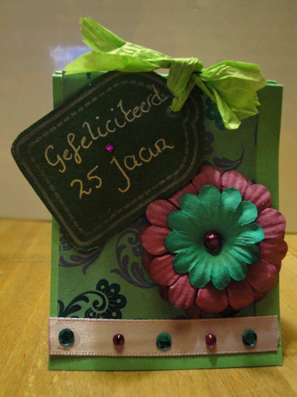 Fröbelsite 25 jaar in dienst; aardigheidje voor collega