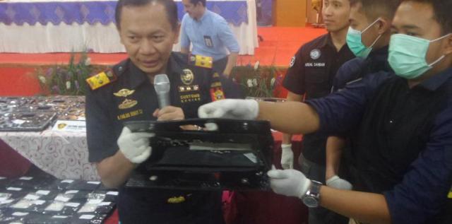 Nah !!! ... Penyelundupan 3,86 Kg Sabu Asal Tiongkok Digagalkan Bea Cukai Penyelundupan 3.86 Kg Sabu Asal Tiongkok Digagalkan