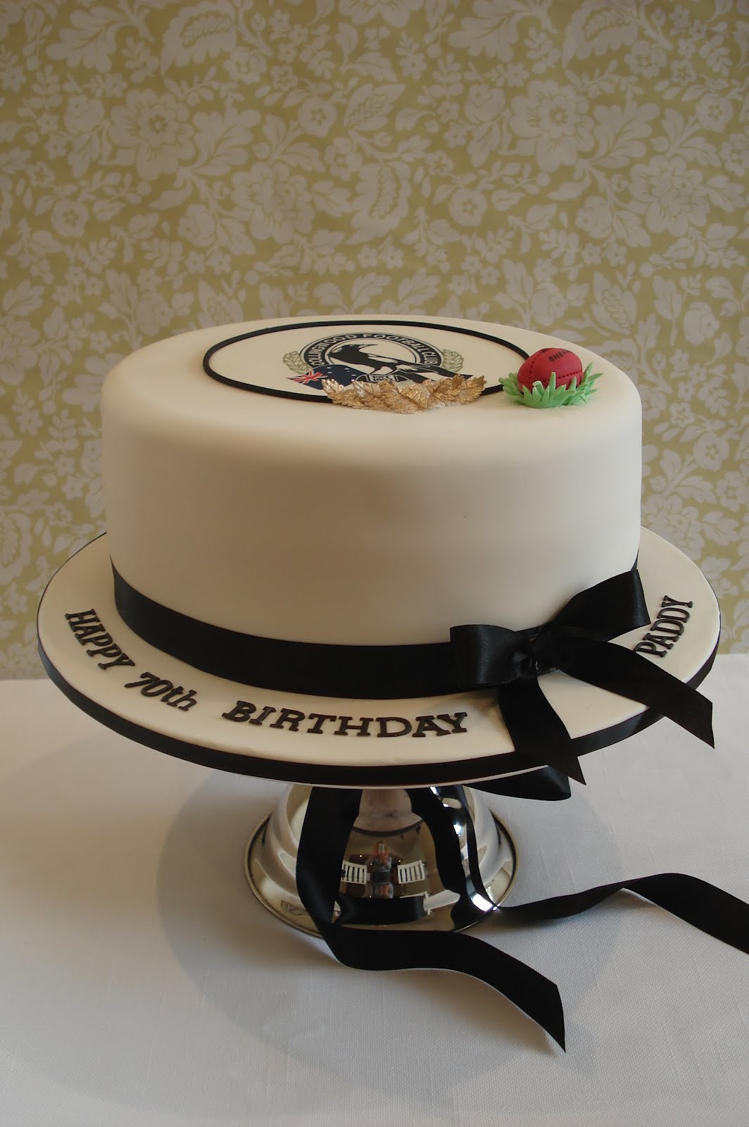 Wonderful World of Cupcakes Collingwood Football Cake — free download