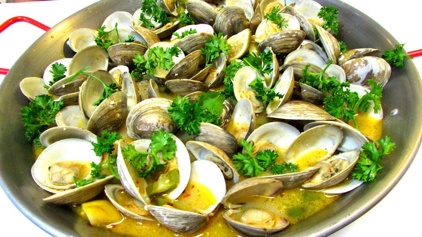 The Wolfe Pit Steamed Clams in Spicy White Wine Butter Broth