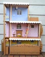 Casa para muñecas recicladas con cajas de cartón