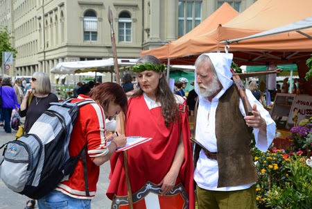 Signatures pour une monnaie pleine.