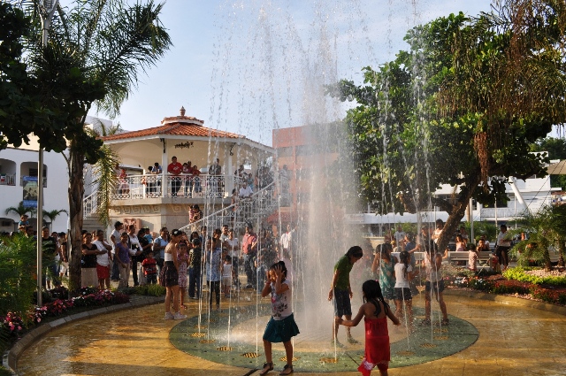 VaXtuxpan. Periodismo Virtual. LLENO DE TURISTAS EL PARQUE REFORMA...