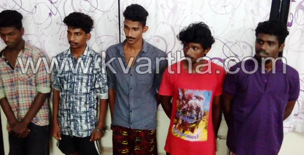 Kerala, News, Police, Arrest, Bike, Minor bike robbers arrested.