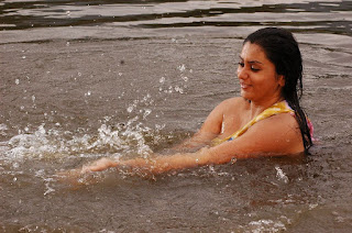 naked_namitha_maya_taking_bath_hot_maya_hd_wallpapers