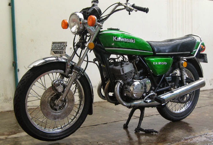 Koleksi Gambar Motor Klasik Kawasaki KH 250 Modifikasi