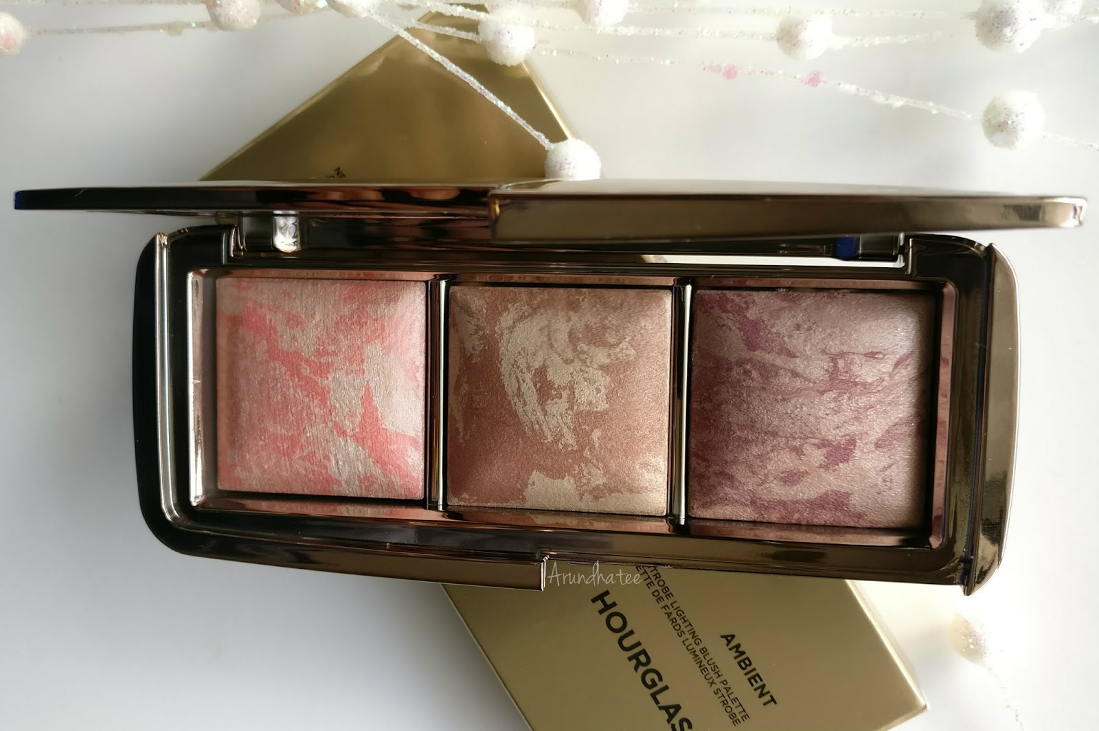 Discovering me Hourglass Ambient Strobe Lighting Blush Palette Review & Swatches