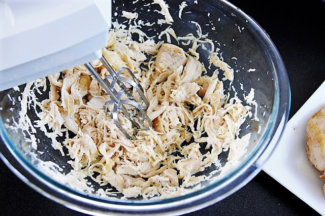 How to Shred Chicken with a Hand Mixer Image