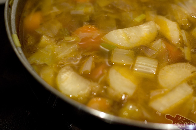 Epicurratelo Sopa De Galets Rellenos De Espinacas A La Catalana