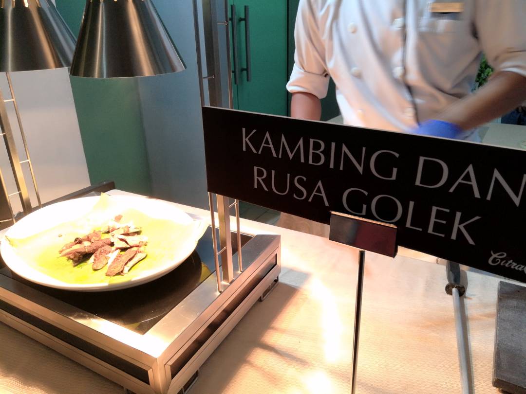 Dorsett Putrajaya Menyajikan Daging Rusa Golek Dan Durian