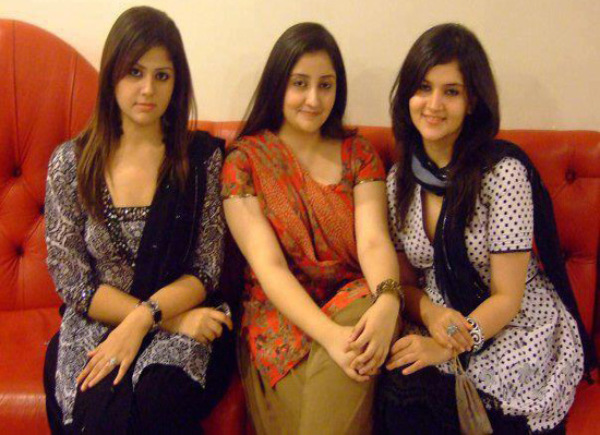 Pakistani Khala Ko - Hot Aunties Photos Album: Hot Pakistani Girls Wallpapers