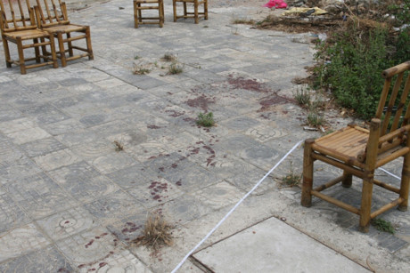 Bat thieu nu 17 tuoi trong vu ‘dam chet ban nhau’ - Anh 2