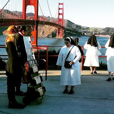 Jehovah's Witnesses at the bridge in San Francisco