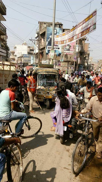 बेतिया में बिना पार्किंग की सुविधा से हैं जाम की मुख्य समस्या।। 3 बेतिया में बिना पार्किंग की सुविधा से हैं जाम की मुख्य समस्या।। 3