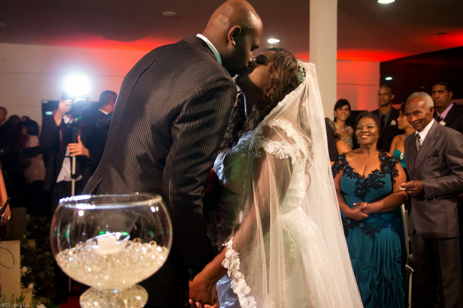 blog-de-casamento-história-de-amor-fé-cerimônia-beijo historia-amor-fe-cerimonia-beijo