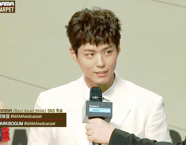 박보검 어제자 흰수트, 레드카펫 입장.gif | 인스티즈