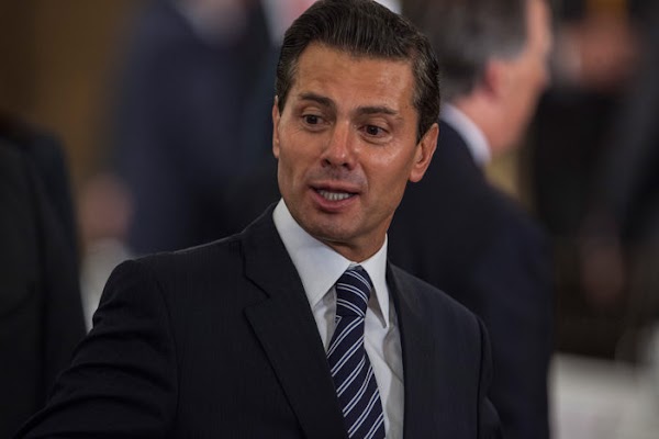 Maestra pide a Peña Nieto someterse a evaluación y con base en eso definir su salario Maestra pide a Peña Nieto someterse a evaluación y con base en eso definir su salario
