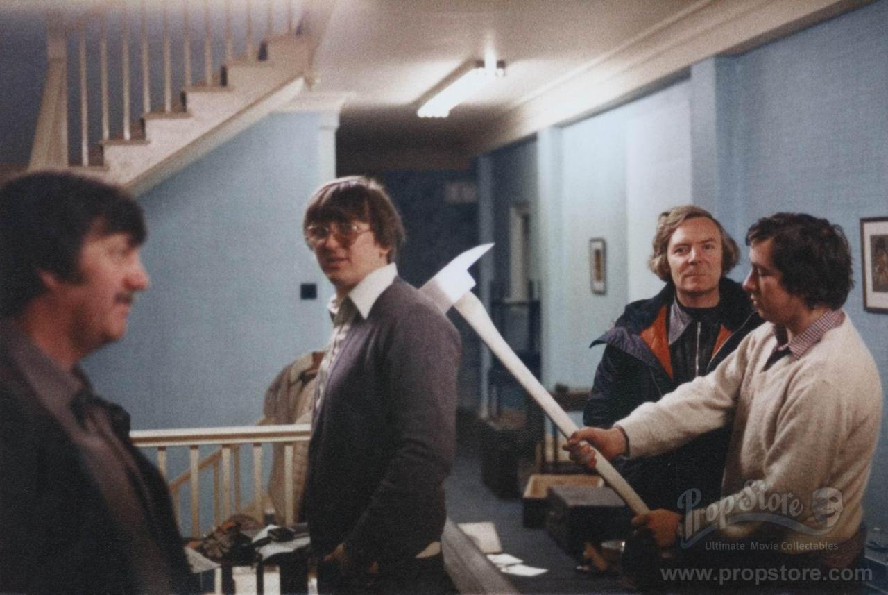 40 Rare Behind the Scenes Photos That Capture the Backstage and Fun