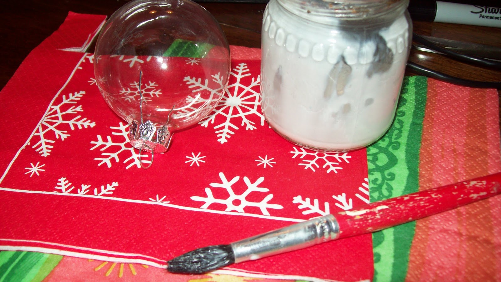 A Mom Not a Professional Nor a Perfectionist DIY Ornament using Napkins