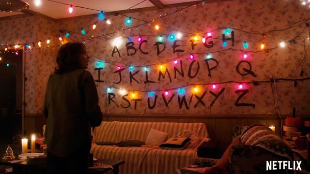 STRANGER THINGS (2016) - SERIE