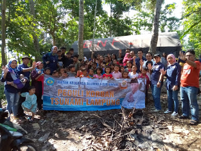 Anak-anak Penyintas Tsunami Ceria, Terima Bantuan Donasi IKA FISIP Unila