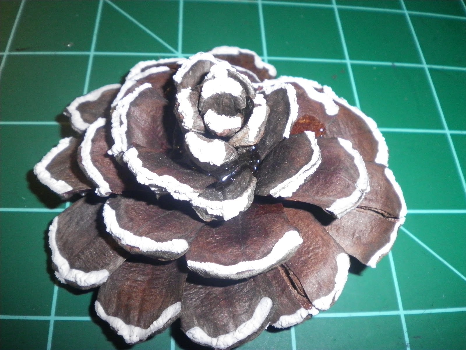 Leighs Creations Pine Cone Roses Tutorial