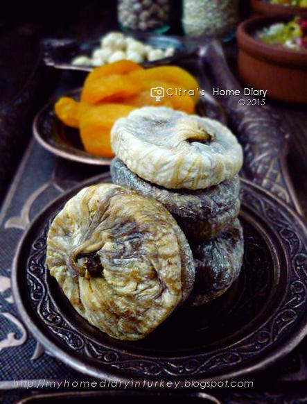 Aşure tarifi / Ashure / Noah's Pudding / Turkish mix fruits, grains and nut dessert.| Çitra's Home Diary. #aşure #asurerecipe #turkishdessert #porridge #middleeasterncuisine