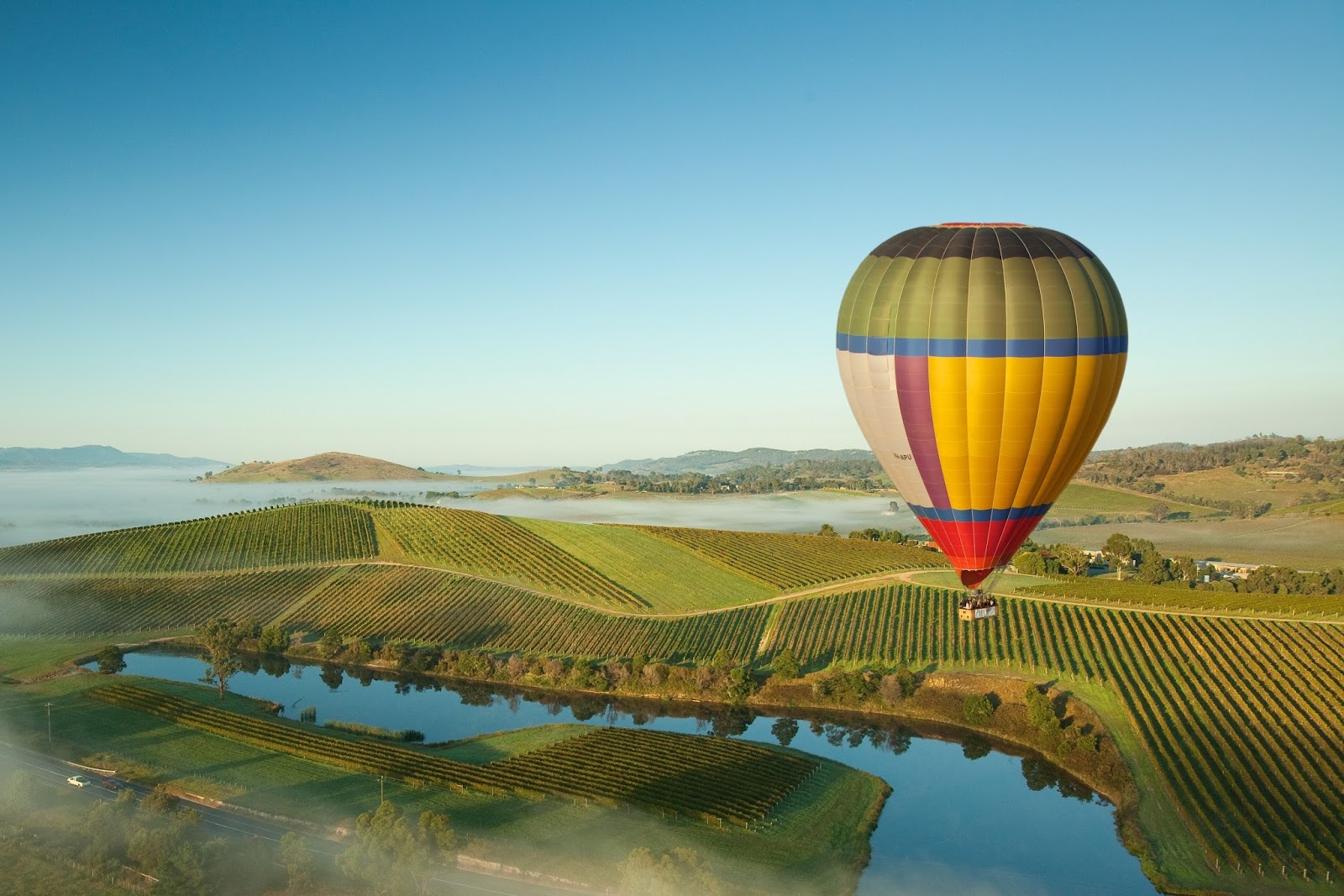 hot air ballooning in the yarra valley