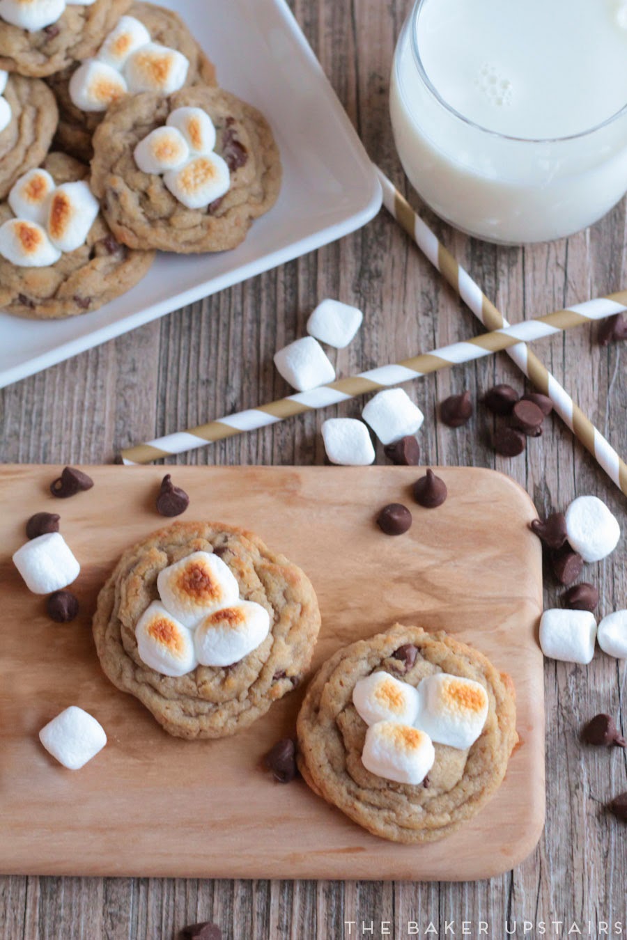 Toasted marshmallow s'mores cookies - so gooey, flavorful, and delicious!