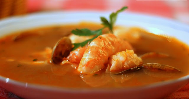 Sopa de pescado y marisco, la mejor receta de cuchara que puedes hacer