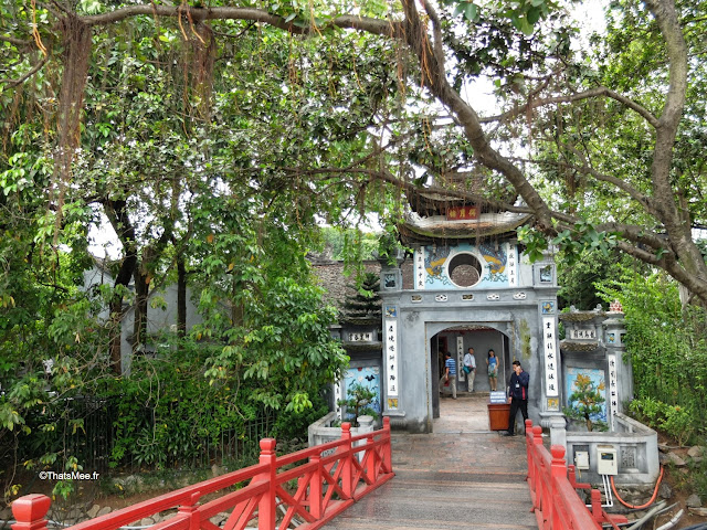 temple ngoc son pont rouge tortue vietnam hanoi