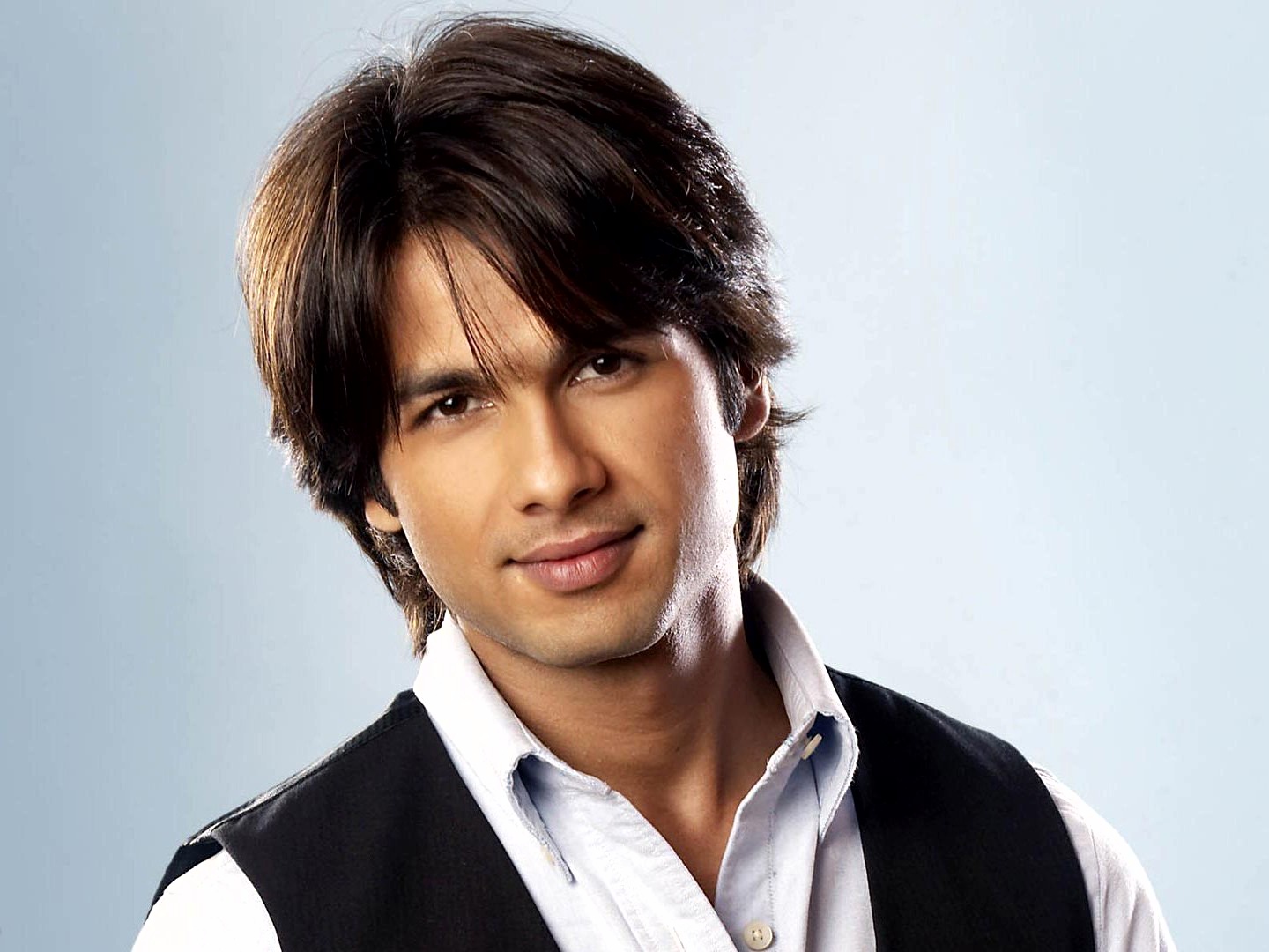 Shahid Kapoor Biography, Height, Weight, Wiki, Movie List - Filmnstars