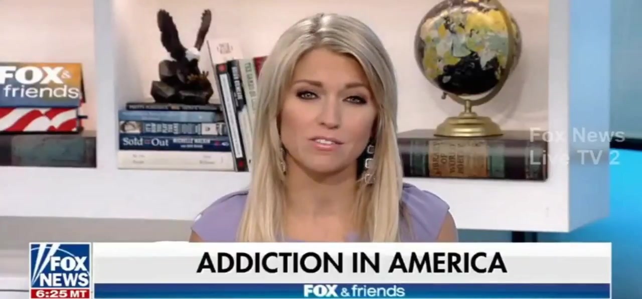 The Babes We Love: Ainsley Earhardt - 10/25/17 - Sexy Legs and Thighs