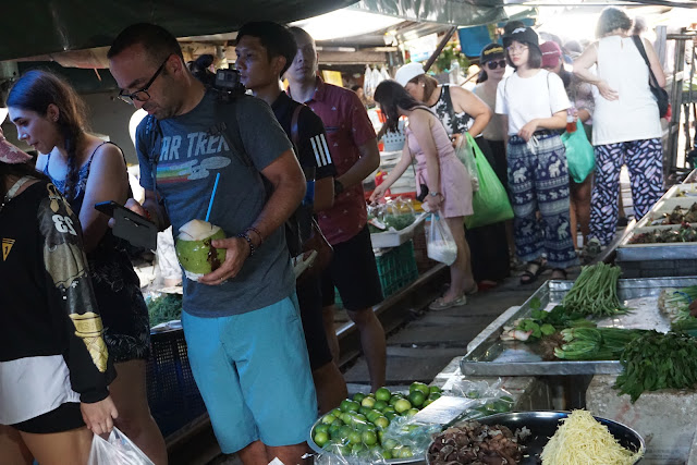BAGAIMANA HENDAK PERGI KE MAEKLONG RAILWAY MARKET DARI BANGKOK BAGAIMANA HENDAK PERGI KE MAEKLONG RAILWAY MARKET DARI BANGKOK