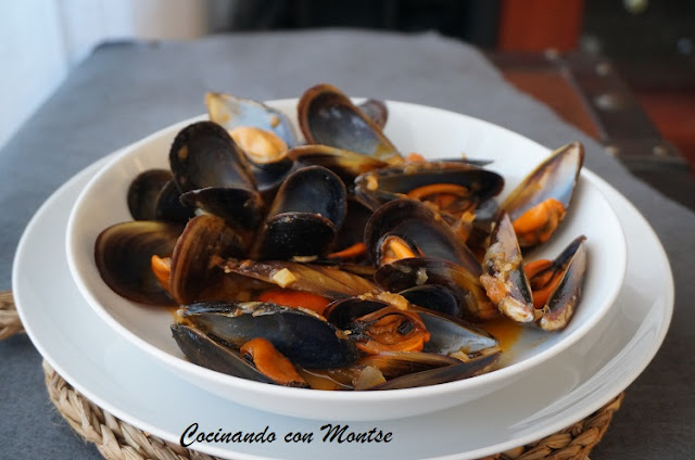 Mejillones En Salsa De Tomate Picante
