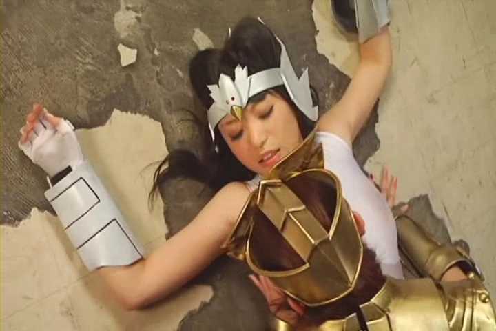 Fotograma de "Fighting Holy Princess Seira: La parodia porno de los Caballeros del Zodiaco" o "Les Chevaliers Du Zodiaque : La Parodie Porno"