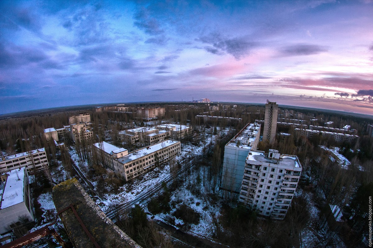 Pripyat chernobyl. Припять зона отчуждения. Зона отчуждения город Припять. Чернобыль город Припять. Чернобыль зона Припять.