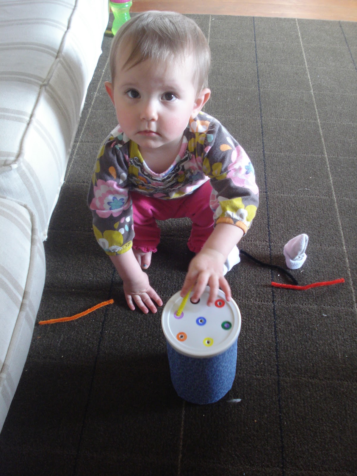 se la cava. Pipe Cleaner Matching Game