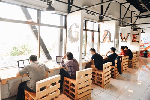 Koridor Coworking : Tempat Nongkrong Generasi Milenial Surabaya - Dea