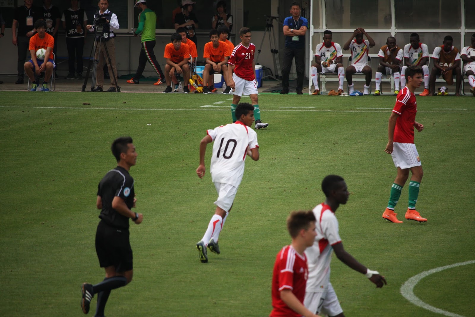 ファミ情熱サッカー家族 ファミーユスポーツクラブ 6 26 日 愉快な男旅 写真で振り返る 久保選手の受け方 受ける場所