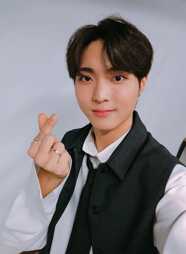 멤버중 셀카 많이 찍는다는 세븐어클락 앤디 셀카모음 | 인스티즈