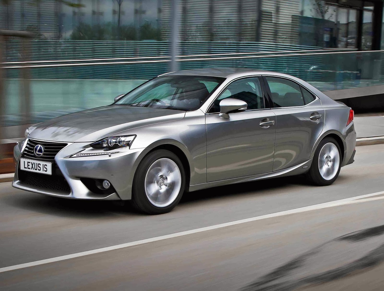 Irish Car+Travel Magazine Road test Lexus IS 300h